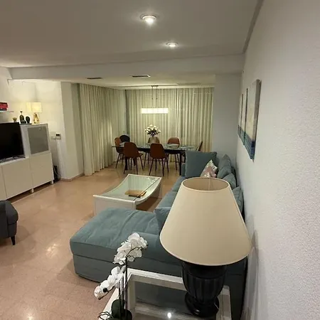 شقة Beachfront With Sea Views, Pool, Parking إل كامبيلو