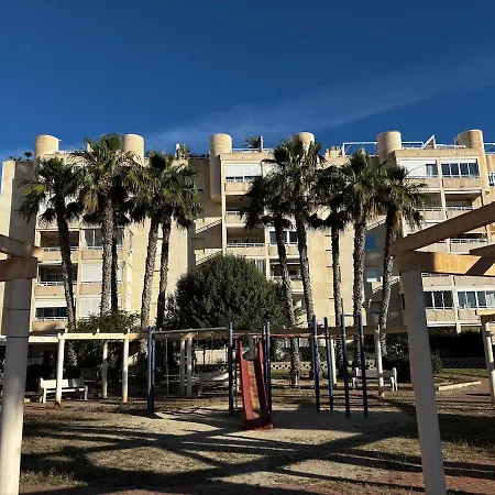 Beachfront With Sea Views, Pool, Parking شقة