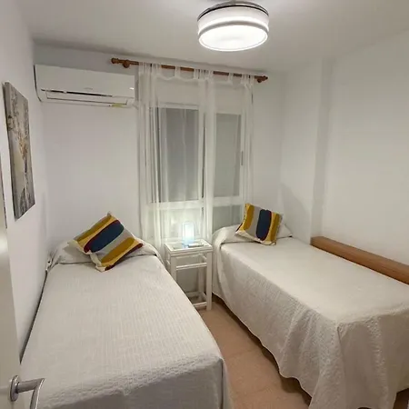 Beachfront With Sea Views, Pool, Parking إل كامبيلو