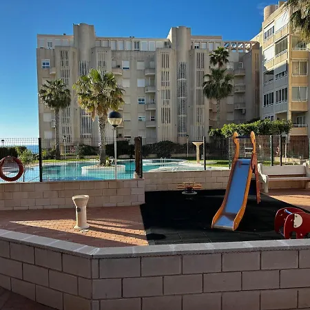 Beachfront With Sea Views, Pool, Parking شقة